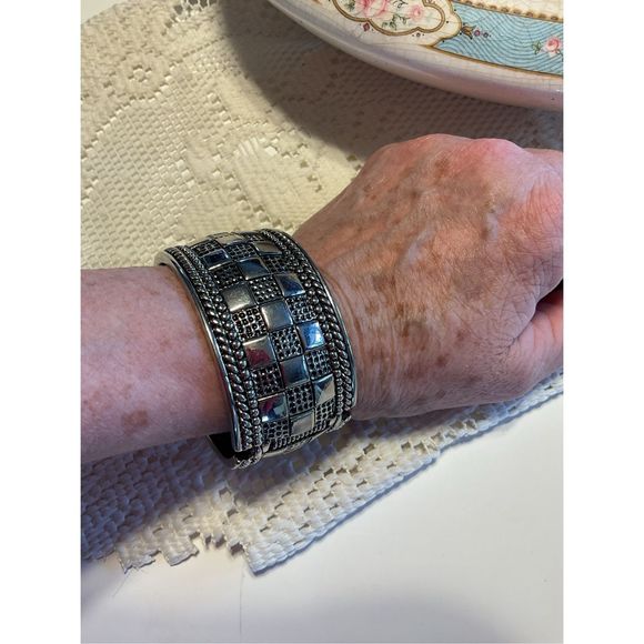 Vintage Silver Bangle Bracelet Cute Design 1990’s 🌸🌿 - Picture 5 of 15